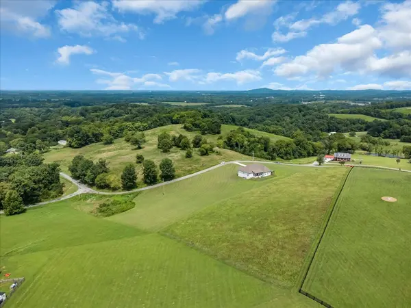 1301 Whiteside Hill Rd, Wartrace, TN 37183