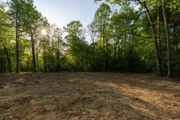 2 Pinewood Road, Nunnelly, TN 37137