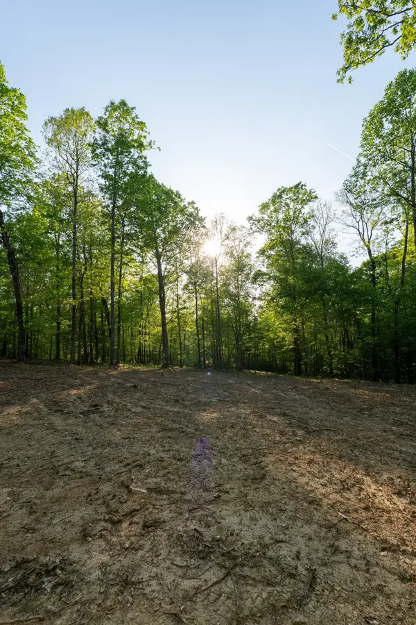 2 Pinewood Road, Nunnelly, TN 37137