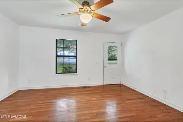 115 Washington Ave, Etowah, TN 37331