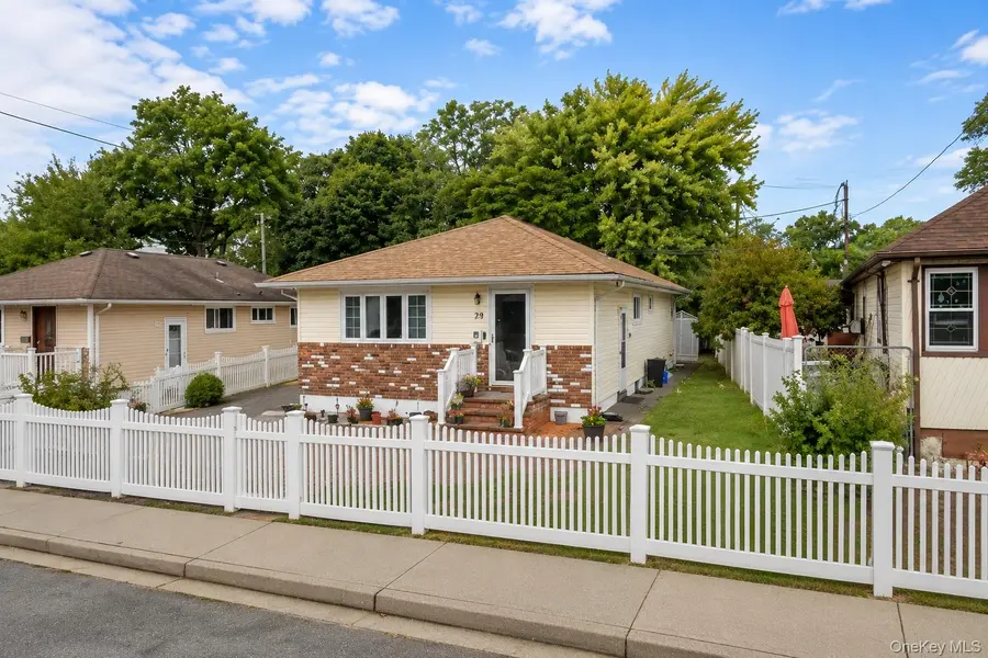 11 Valentine ST, Roosevelt, NY 11575