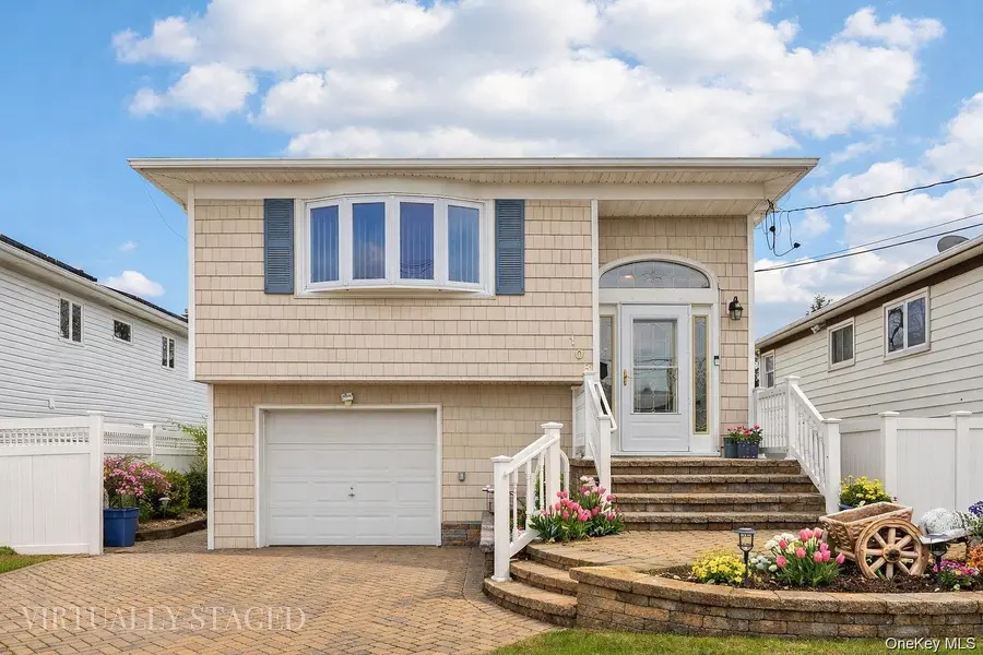 108 Lee Avenue, Babylon, NY 11702