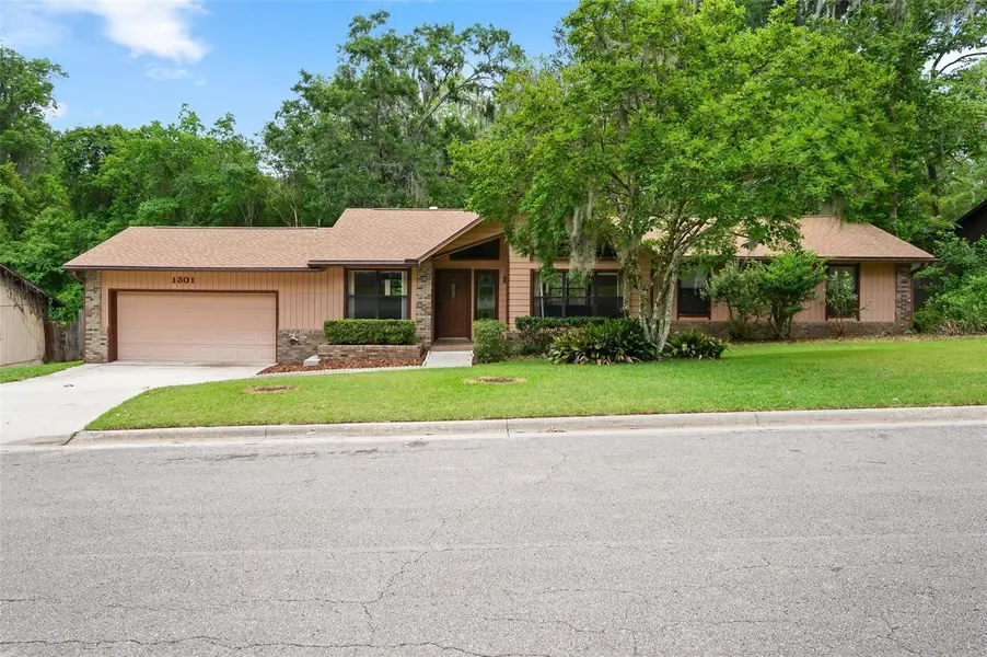 1301 NW 94TH ST, Gainesville, FL 32606