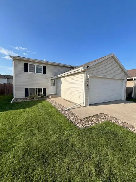 3016 32nd AVE S, Moorhead, MN 56560