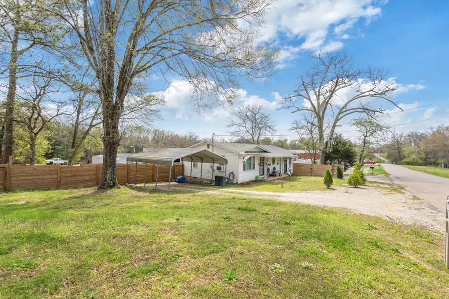 252 Luna St, Decaturville, TN 38329