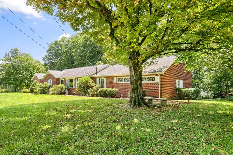161 Kentucky Ave, Sewanee, TN 37375
