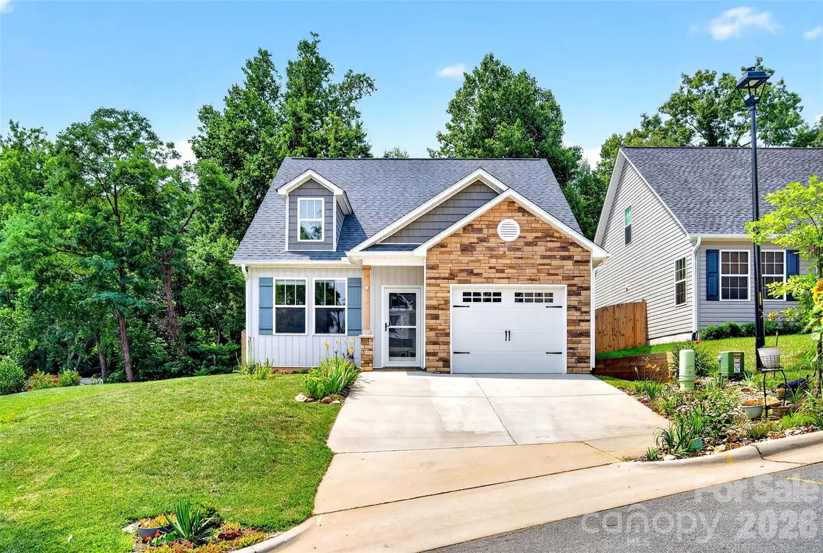 200 Rockrose CT, Asheville, NC 28803