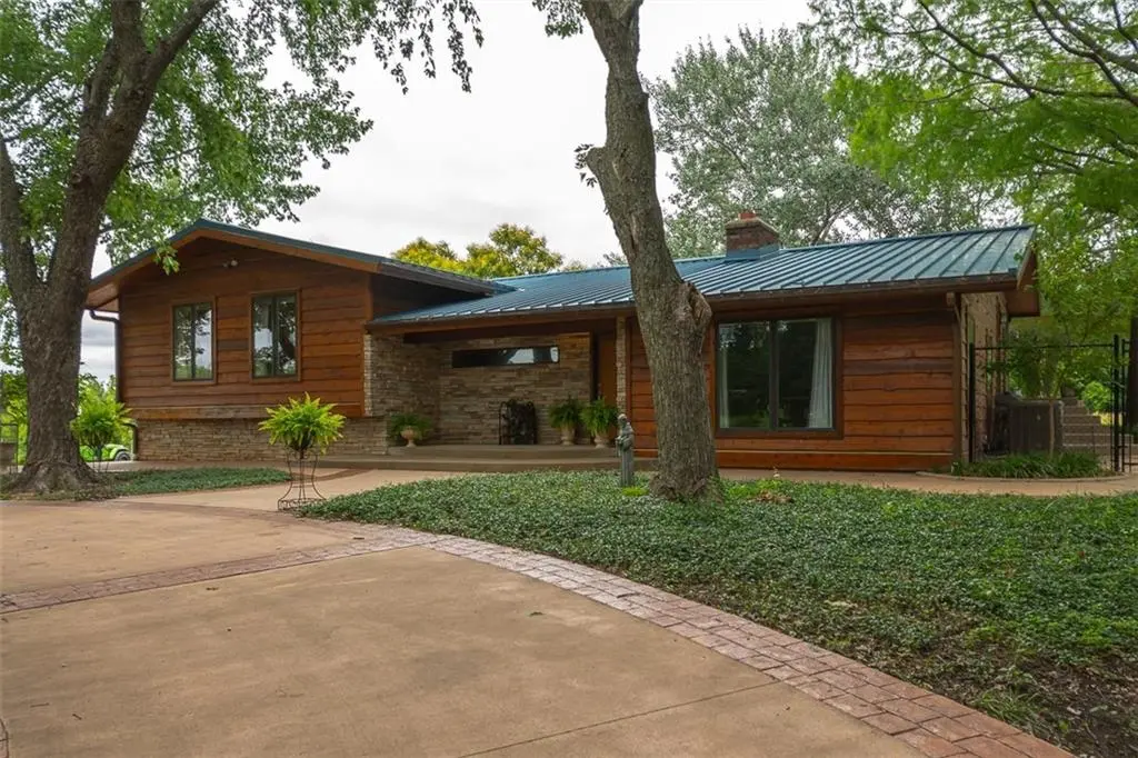 364 E 1600 RD, Baldwin City, KS 66006