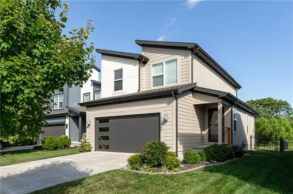 18069 Hauser ST, Overland Park, KS 66013