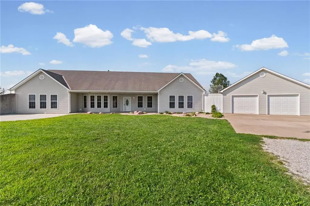 1330 270th ST, Lathrop, MO 64465