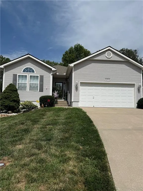 5205 Primrose CT, Blue Springs, MO 64015
