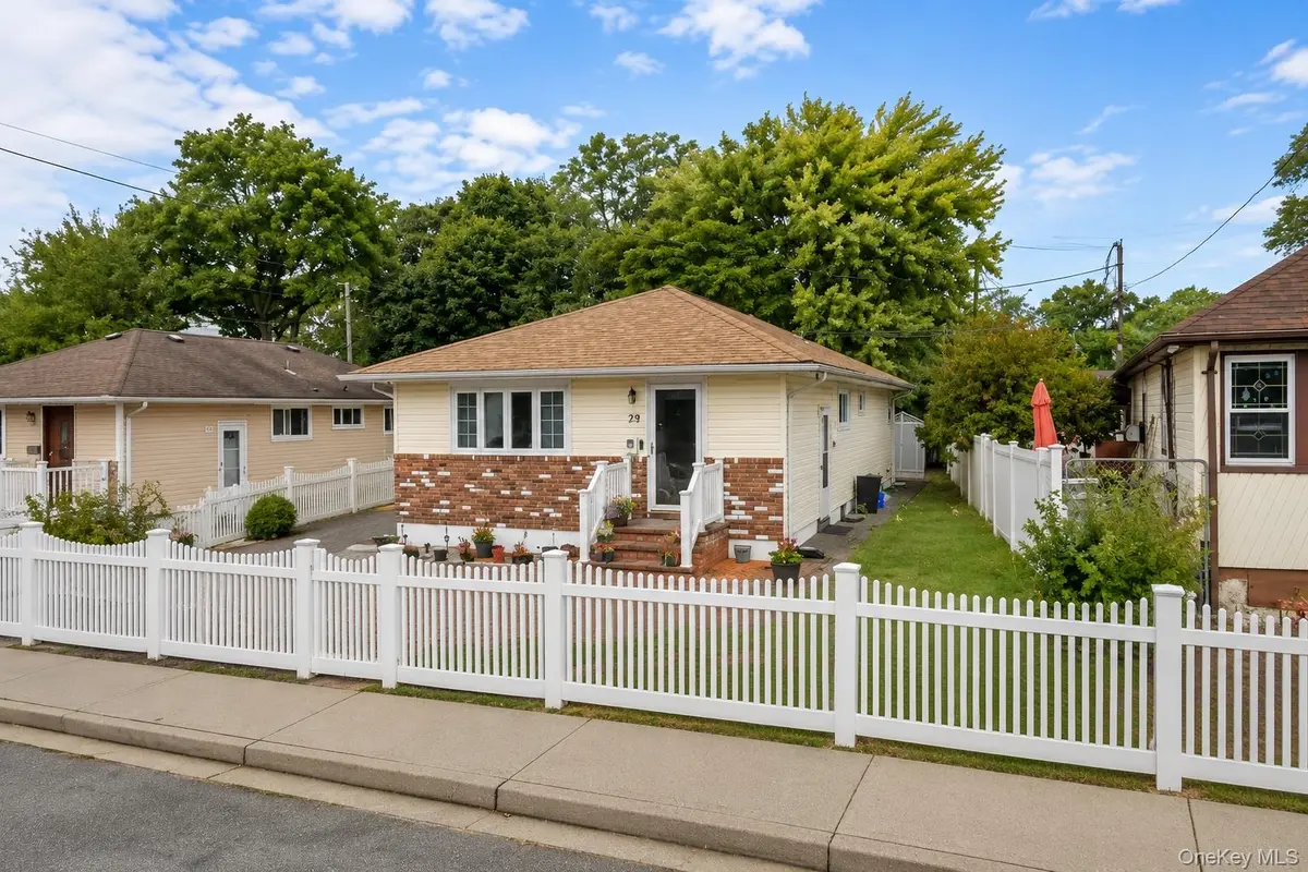 11 Valentine ST, Roosevelt, NY 11575