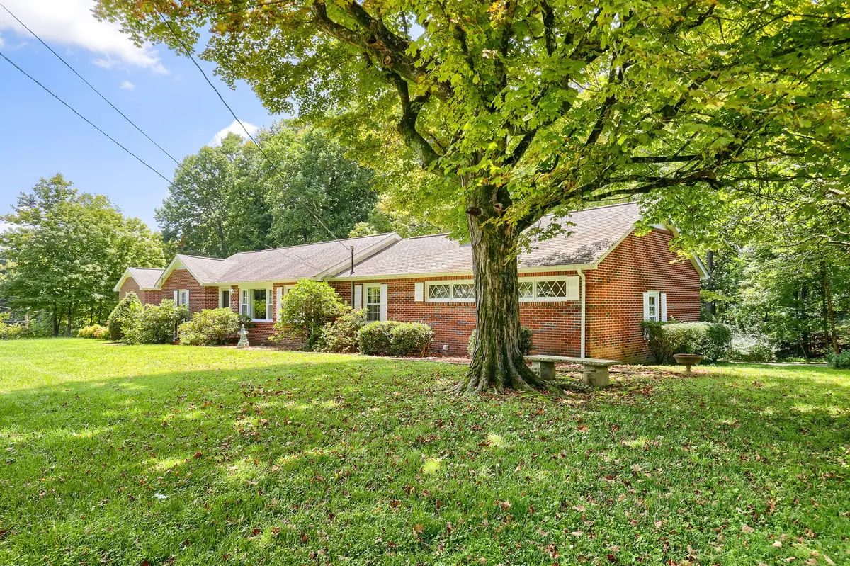 161 Kentucky Ave, Sewanee, TN 37375