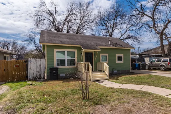 930 W Ridgewood CT, San Antonio, TX 78201