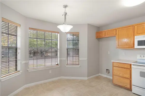 907 Clearwater TRL, Round Rock, TX 78664