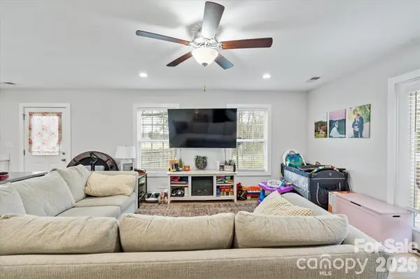 305 Wingate CT, Shelby, NC 28152
