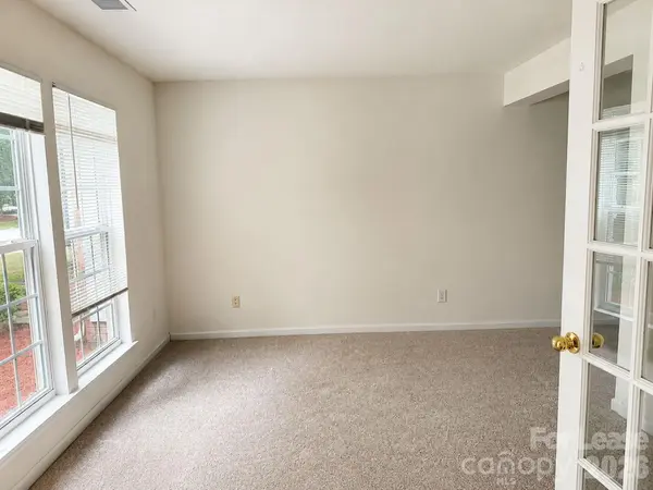 913 Tiger LN, Charlotte, NC 28262