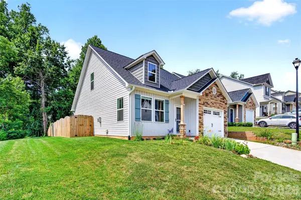 200 Rockrose CT, Asheville, NC 28803