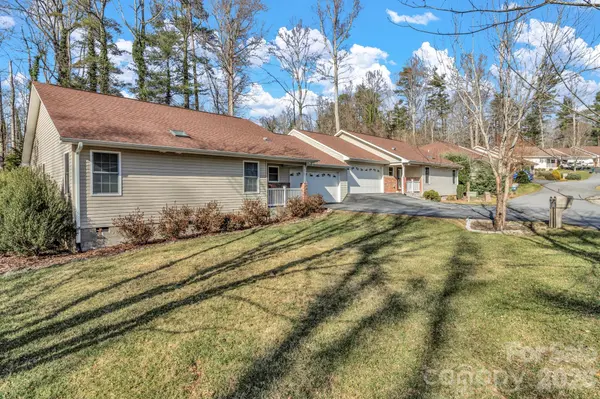 210 Allen Paul DR, Hendersonville, NC 28791