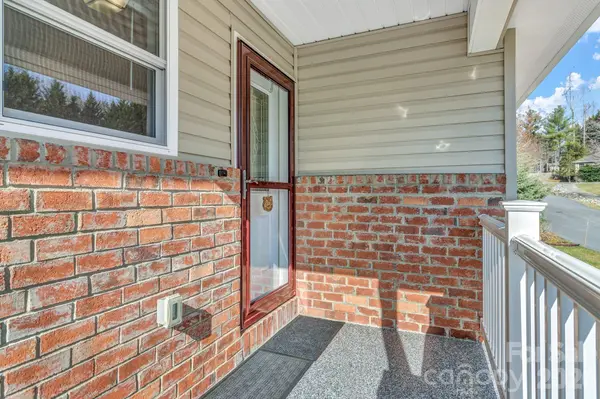 210 Allen Paul DR, Hendersonville, NC 28791