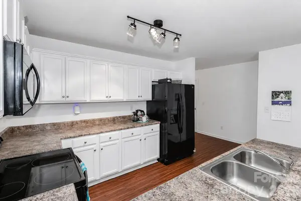 135 Mossy Pond RD, Statesville, NC 28677