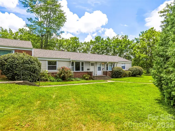 43 Trowbridge LN, Brevard, NC 28712
