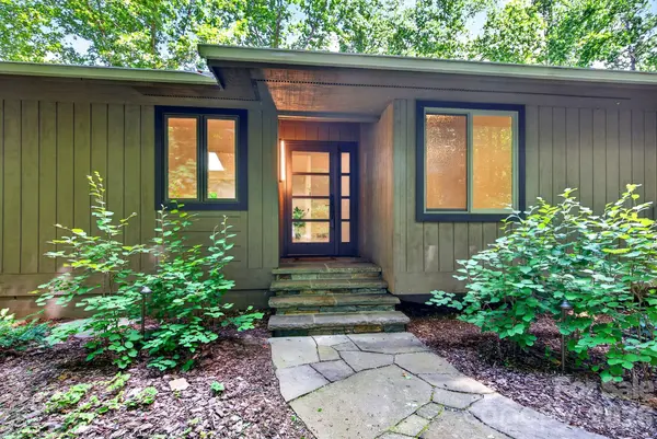 12 Beech Tree LN, Asheville, NC 28804