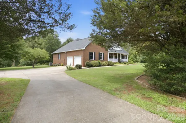 182 Robert DR, Statesville, NC 28625