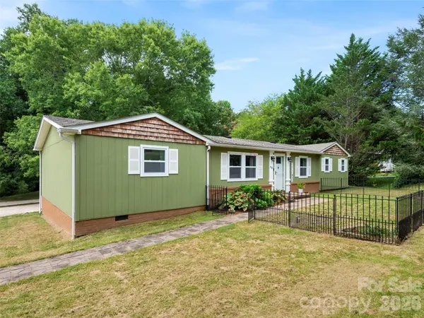 32 Reeves RD, Leicester, NC 28748