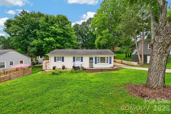 1063 14th AVE NW, Hickory, NC 28601