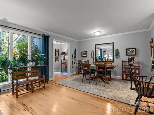 110 Aurora DR, Asheville, NC 28805