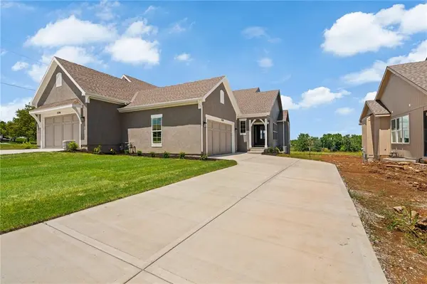 22214 W 82nd TER, Lenexa, KS 66220