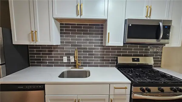 1207 W 45th ST #2W, Kansas City, MO 64111