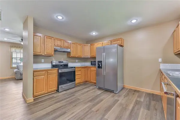1003 S Ridgeway ST, Caney, KS 67333