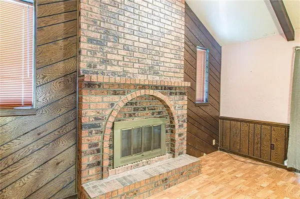 1500 N Aztec AVE, Independence, MO 64056