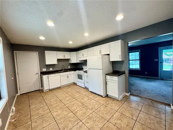 1627 N RAY AVE, Maryville, MO 64468