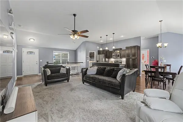 808 Old Stage RD, Pleasant Hill, MO 64080