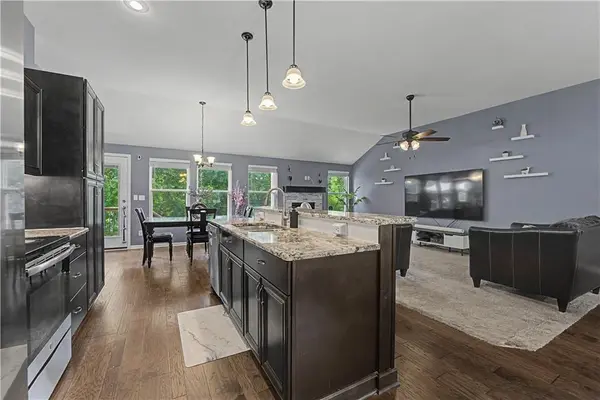 808 Old Stage RD, Pleasant Hill, MO 64080