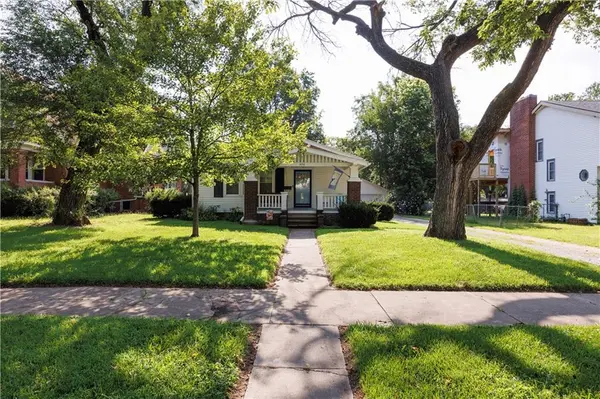 428 N 11th ST, Fredonia, KS 66736