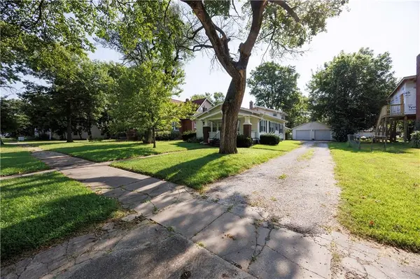 428 N 11th ST, Fredonia, KS 66736