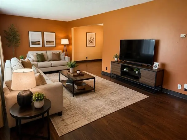 904 NE 60th TER, Kansas City, MO 64118