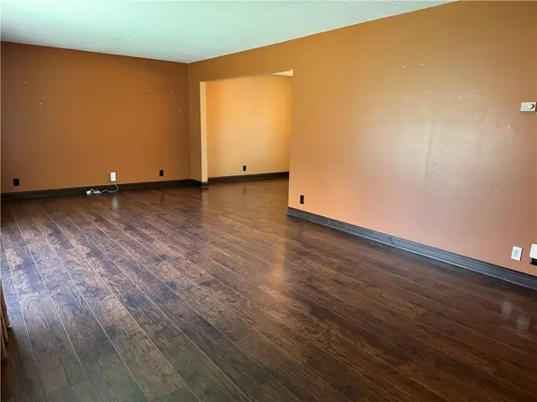 904 NE 60th TER, Kansas City, MO 64118