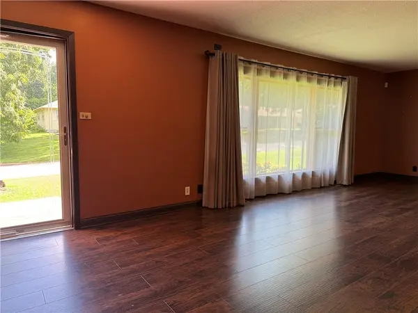 904 NE 60th TER, Kansas City, MO 64118