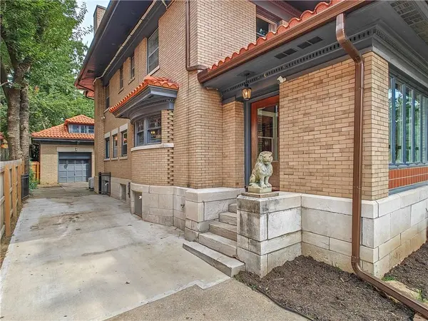 710 E Armour BLVD, Kansas City, MO 64109