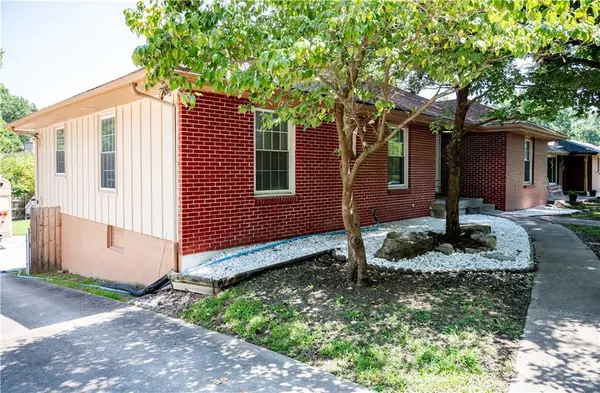 600 E Linwood TER, Independence, MO 64055