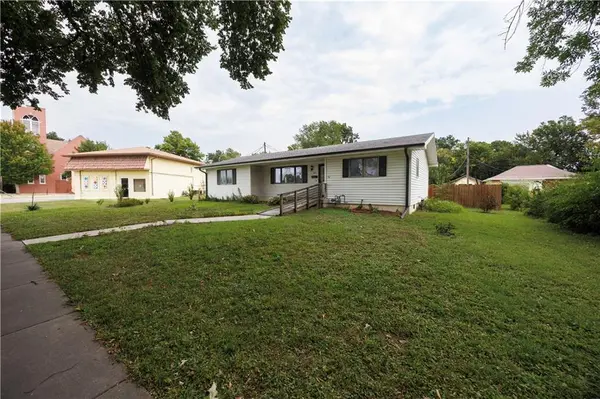 324 N 8th ST, Fredonia, KS 66736