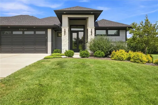 21431 Deer Ridge DR, Spring Hill, KS 66083