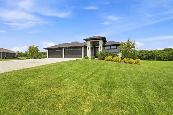 21431 Deer Ridge DR, Spring Hill, KS 66083