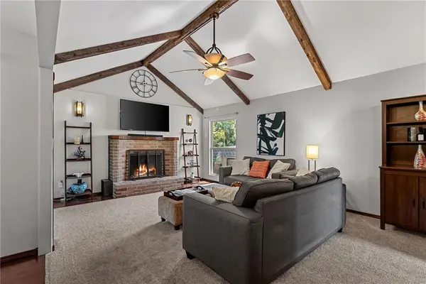 8205 Caenen Lake RD, Lenexa, KS 66215