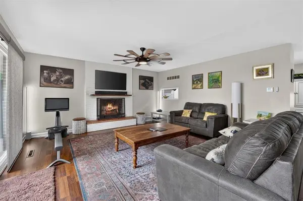 2800 W 91st ST, Leawood, KS 66206